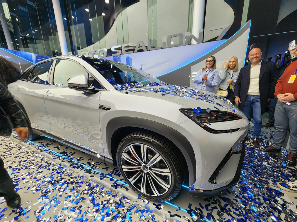 Firman Secretaría de Economía y BYD acuerdo para impulsar la electromovilidad en el&nbsp;estado