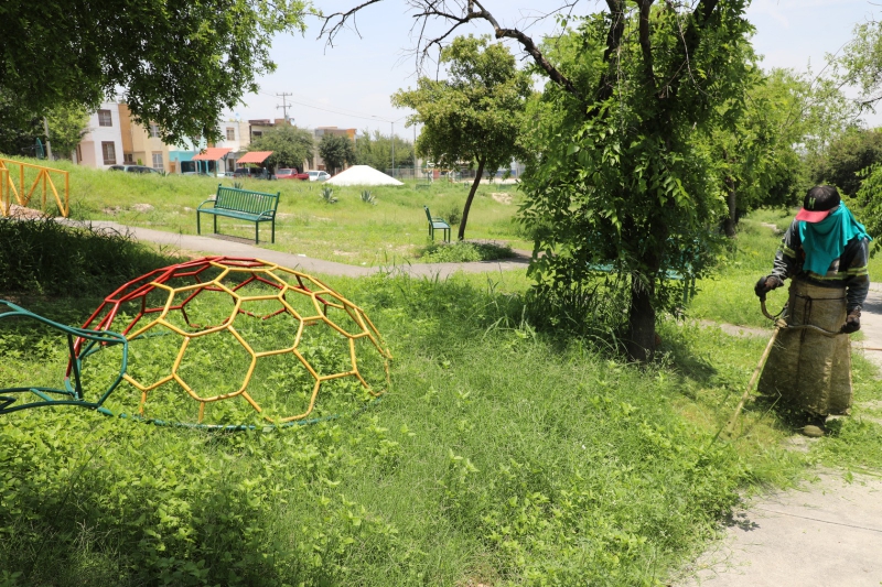 INTENSIFICA ESCOBEDO LIMPIEZA DE ÁREAS PÚBLICAS Y RETIRO DE&nbsp;MALEZA