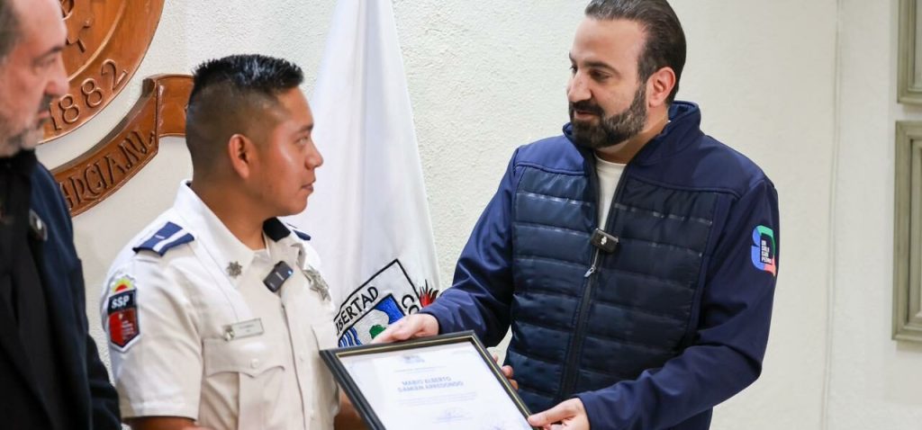 Reconoce San Pedro a policía por rescate de bebé y perrito en&nbsp;incendio