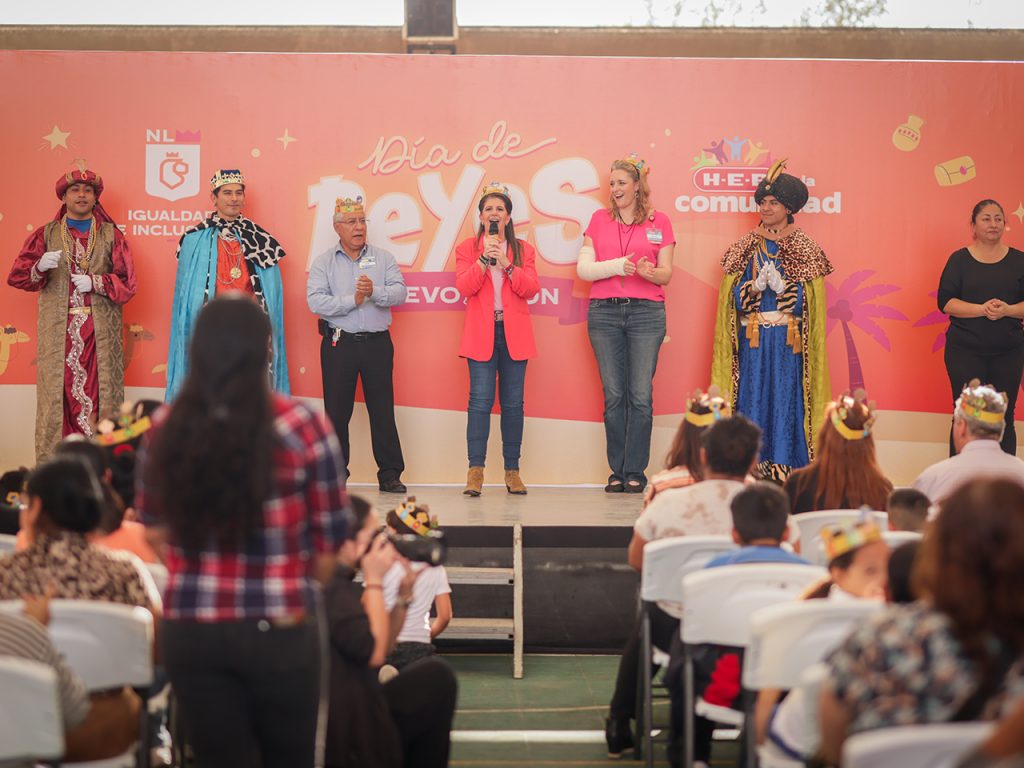 Da Martha Herrera bienvenida a 2026 en Centros Comunitarios y comparte Rosca de&nbsp;Reyes